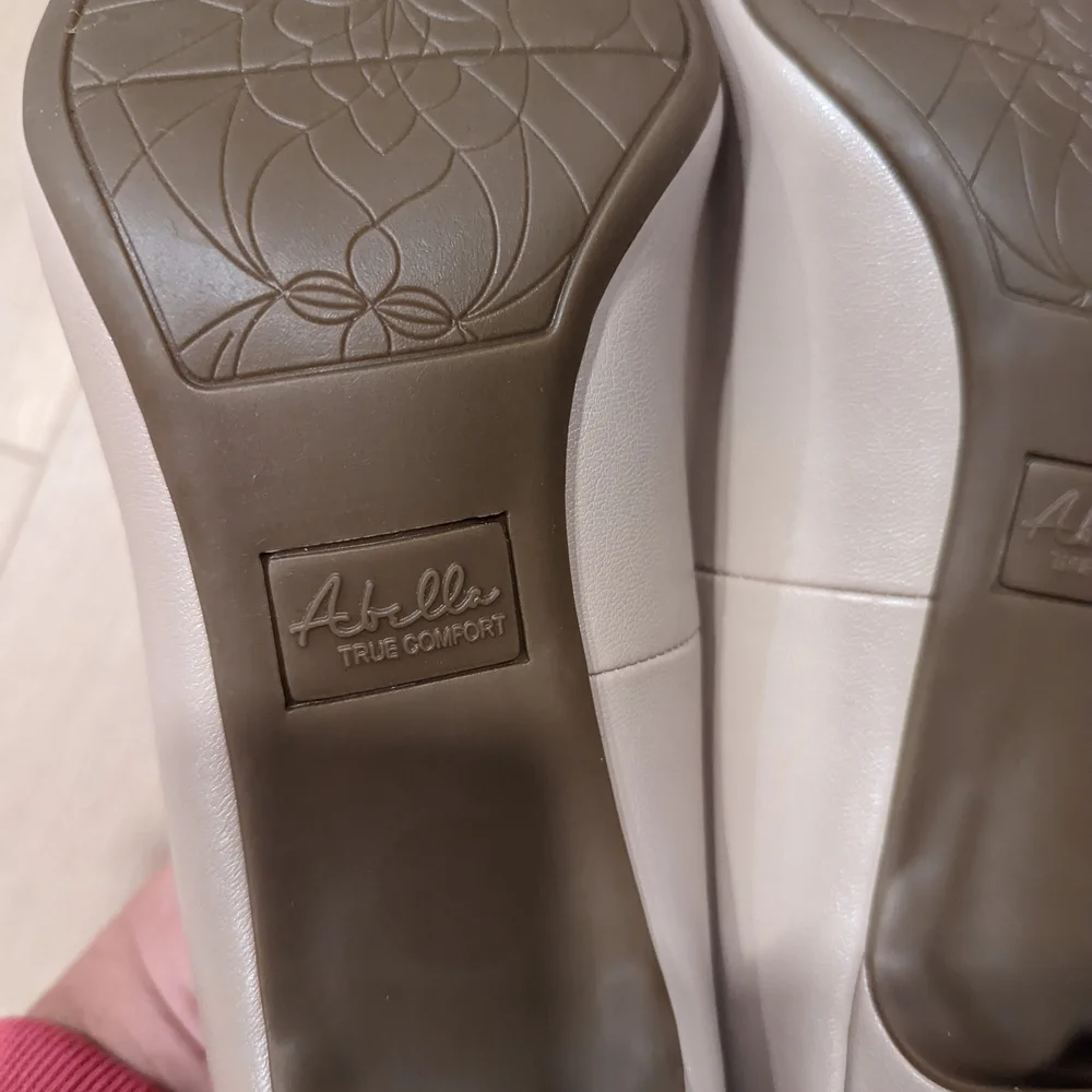 Abella Tan Heels - Picture 6 of 10